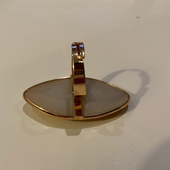 Women’s Gold Ring - Picture 4 of 6